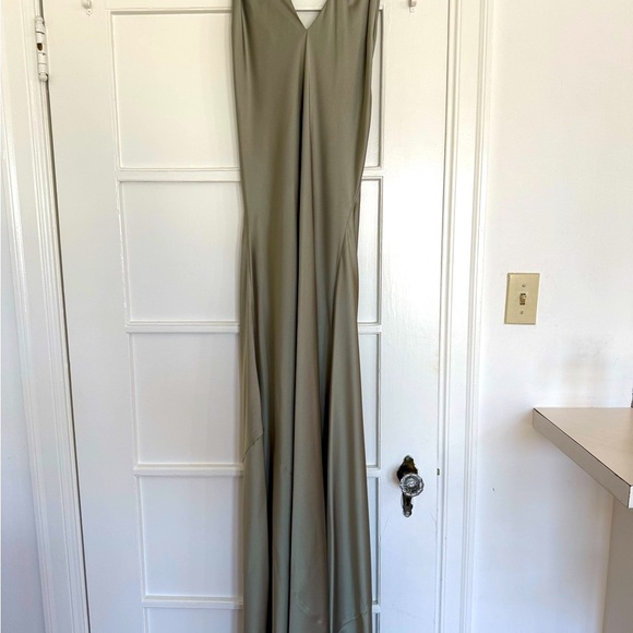 Show Me Your MuMu Green Halter Neck Backless Gown - Picture 4 of 10